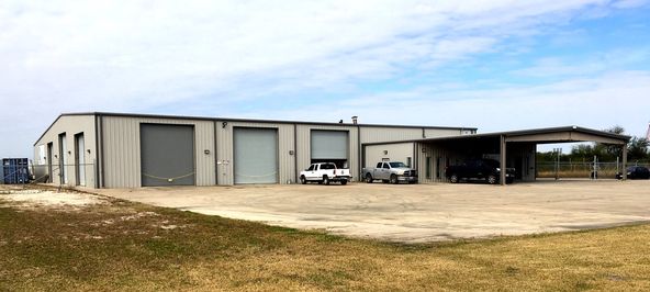 Free Standing Industrial Building, Victoria, TX: 9007 Us Hwy 59 S, Victoria, TX 77905